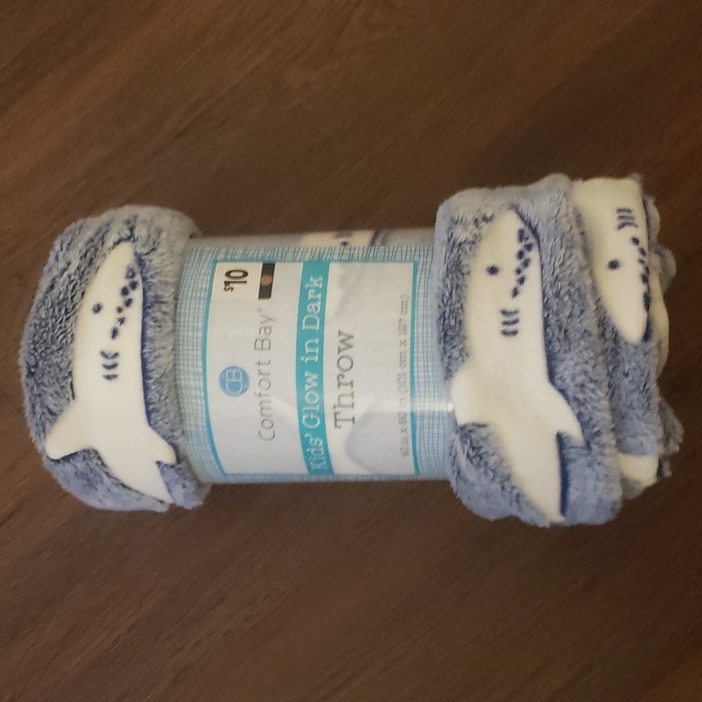 NEW Comfort Bay Kids Throw Blanket Glow in the Dark Shark Pattern Blue